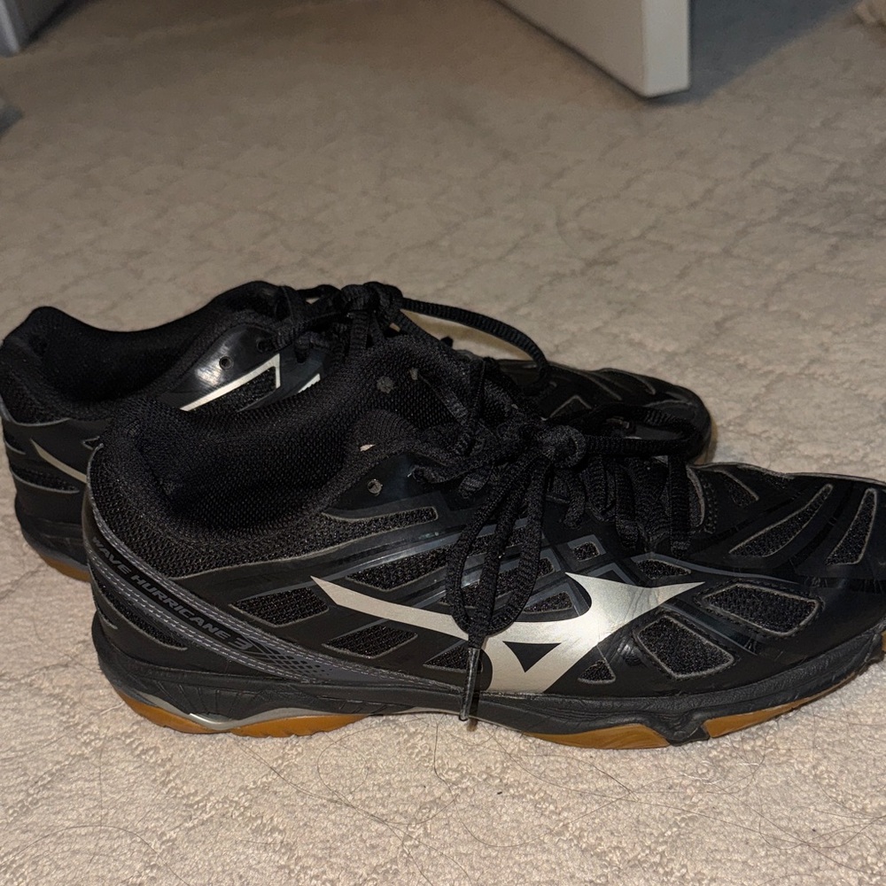 Mizuno Women’s Black and Silver Athletic Sneakers (Volleyball)
